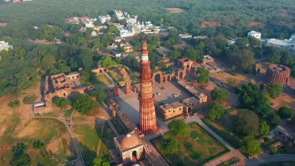Must Visit the Qutub Minar in Delhi