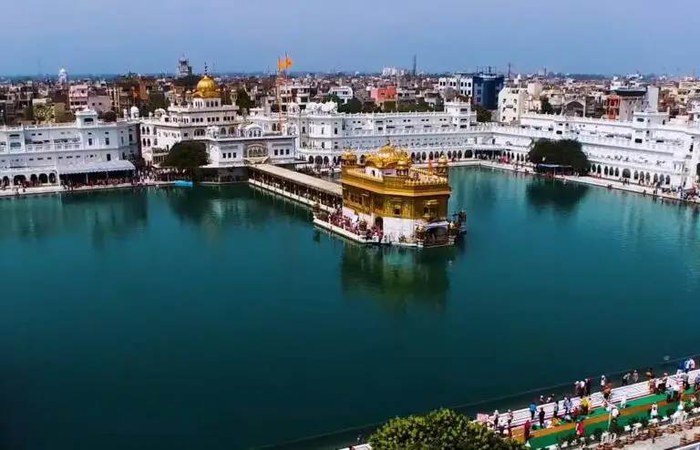 Golden Temple Sri Darbar Sahib - Amritsar , Punjab