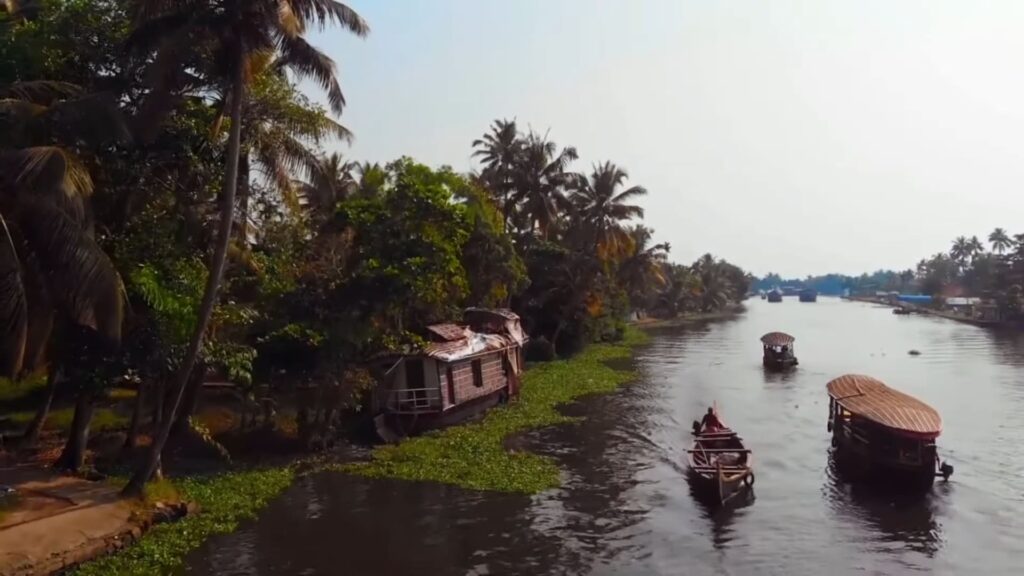 Kerala Backwater Houseboats , Kerala Tourism