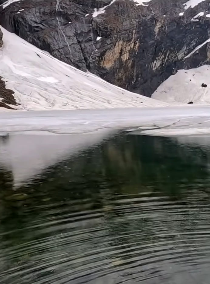 shri hemkund sahib lake